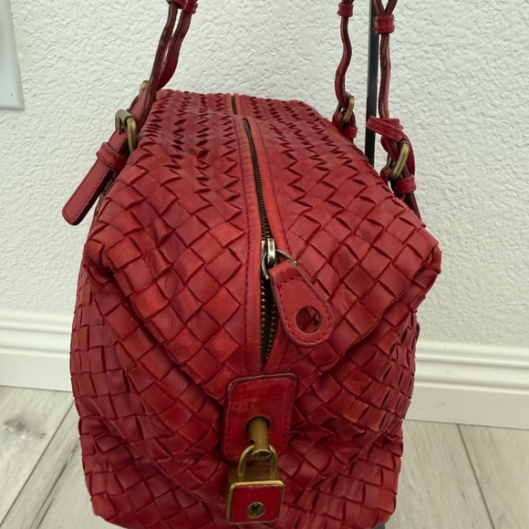 Bottega Veneta Intrecciato Montaigne Bag - Picture 3 of 8